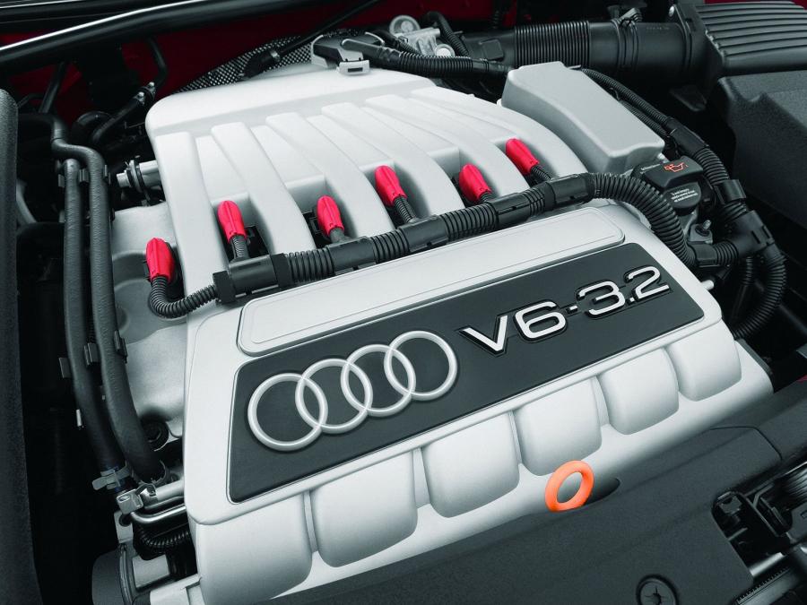 Моторный отсек Audi TT 3.2 Quattro Coupe (8N) 2003 года  (NA) (фото 2 из 3)